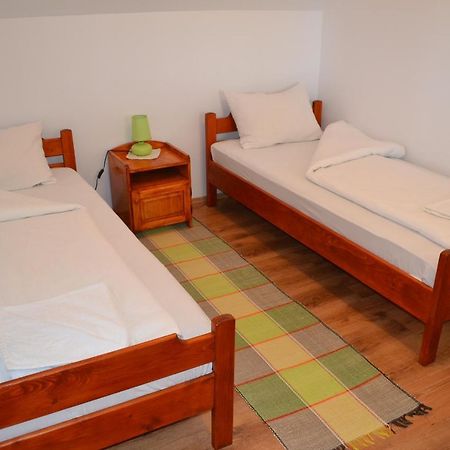 Margareta Vendeghaz Hotel Lupeni  Bagian luar foto