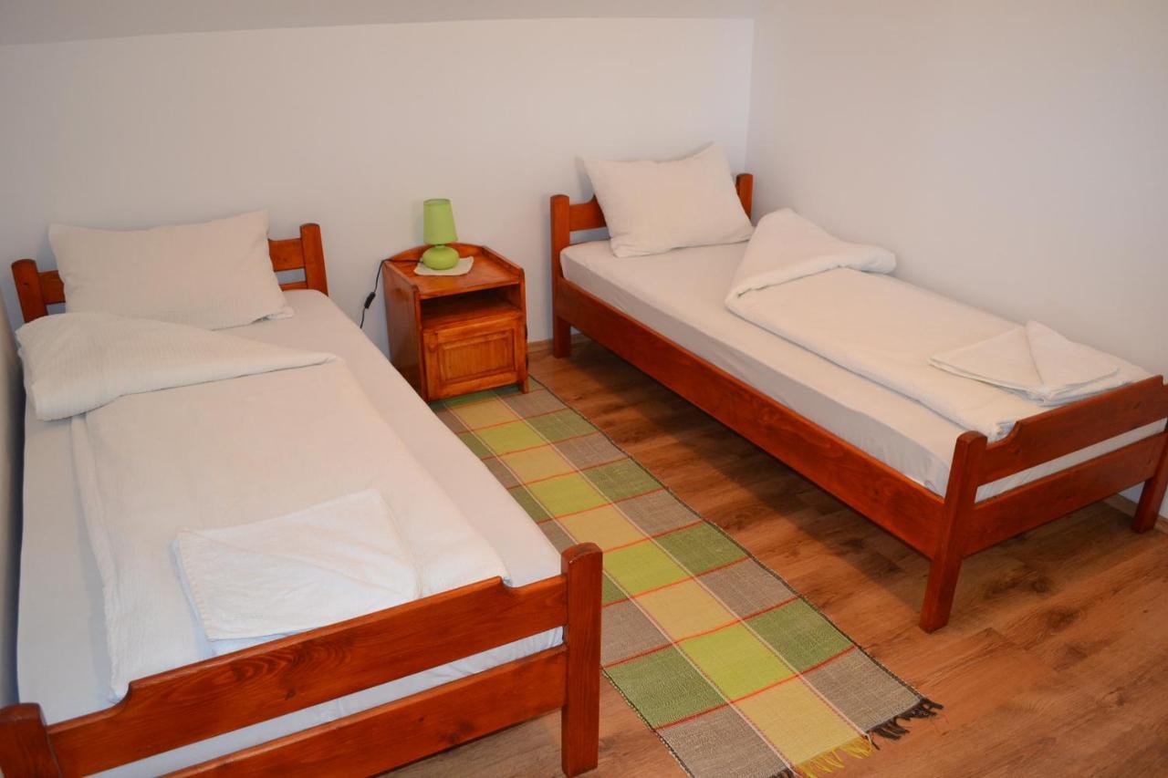 Margareta Vendeghaz Hotel Lupeni  Bagian luar foto