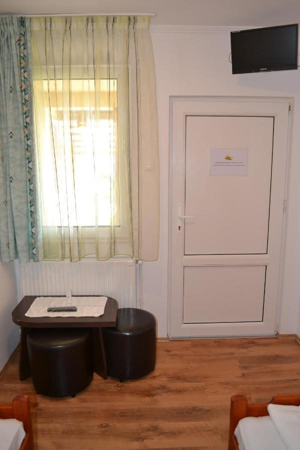 Margareta Vendeghaz Hotel Lupeni  Bagian luar foto