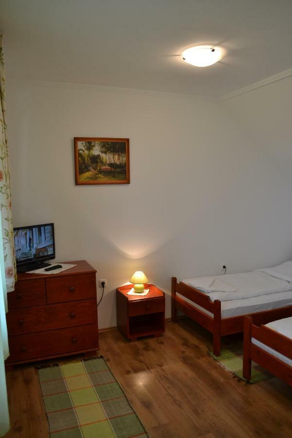 Margareta Vendeghaz Hotel Lupeni  Bagian luar foto