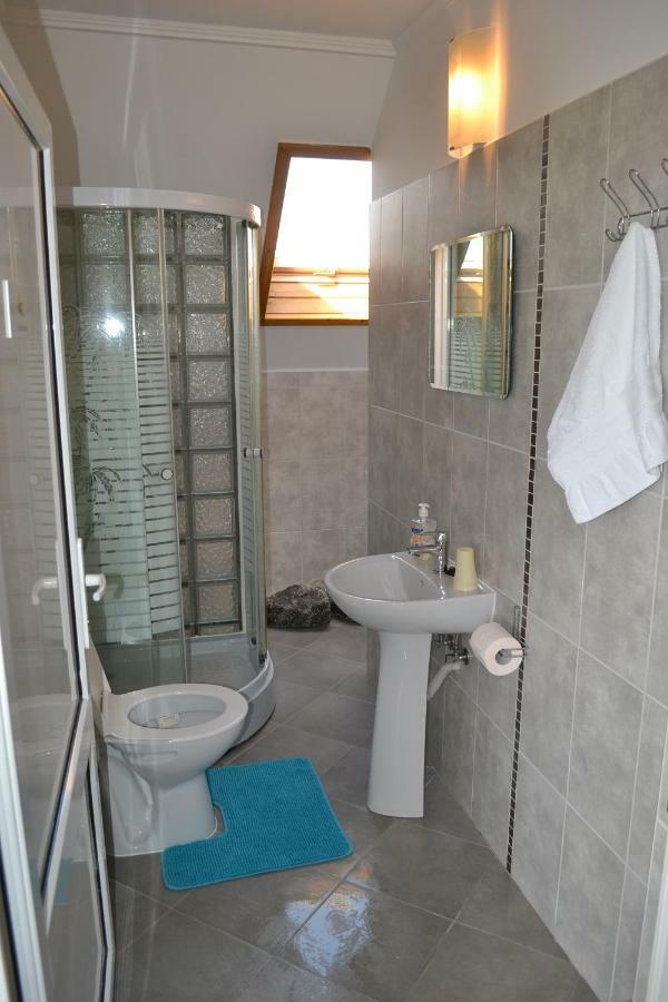 Margareta Vendeghaz Hotel Lupeni  Bagian luar foto