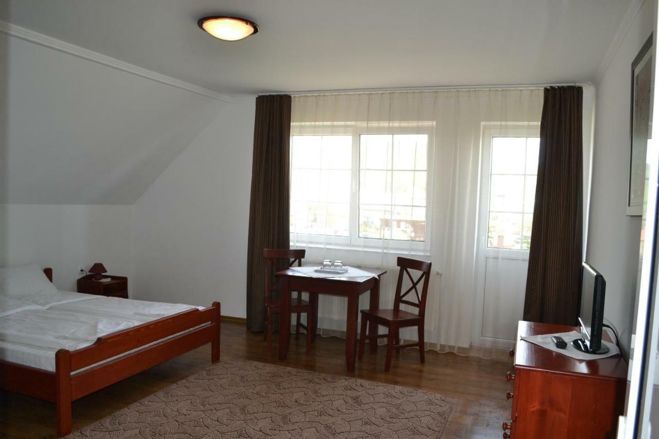 Margareta Vendeghaz Hotel Lupeni  Bagian luar foto